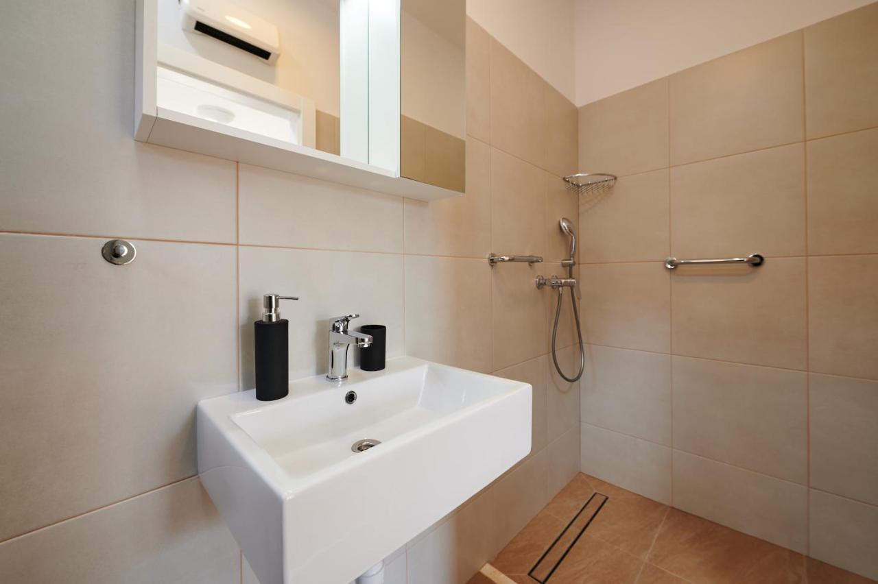 Apartmani Draga โตรกีร์ ภายนอก รูปภาพ