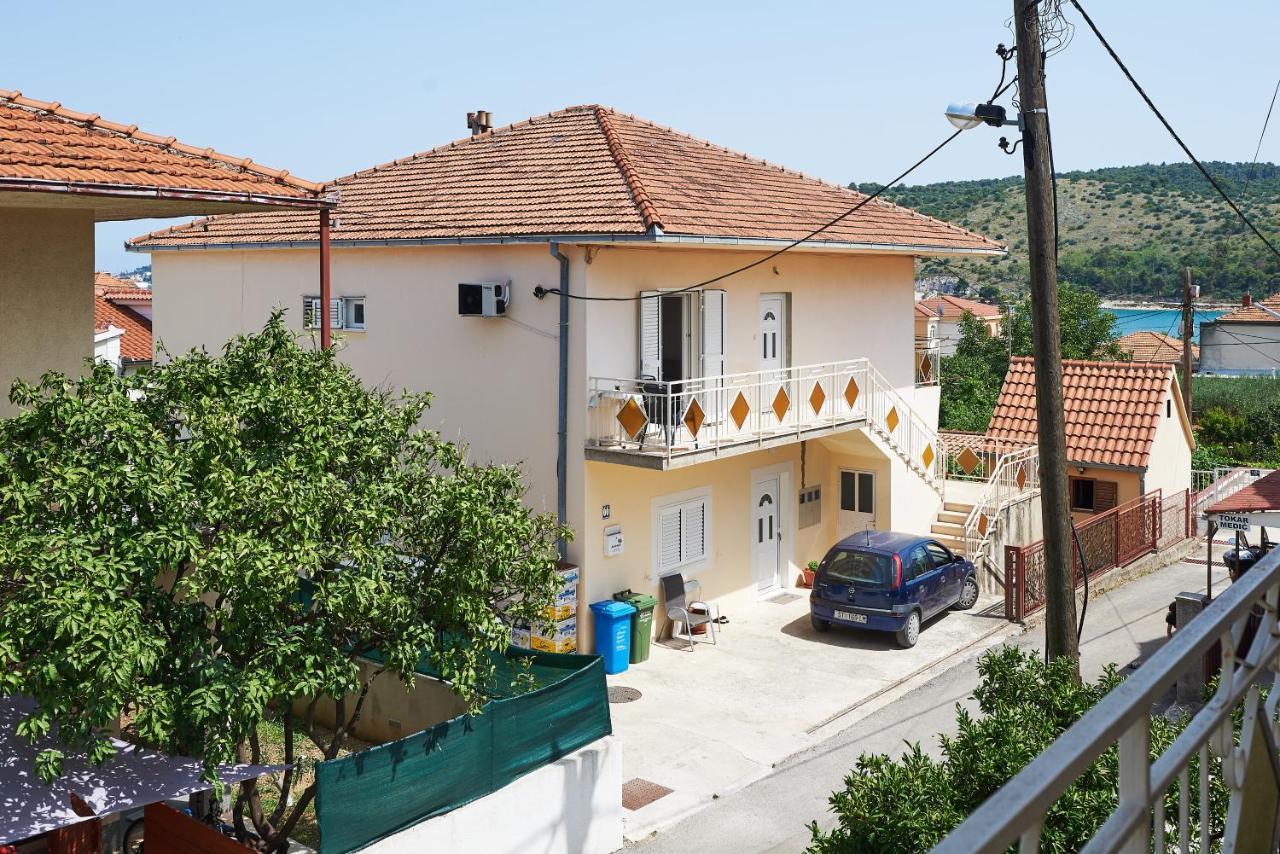 Apartmani Draga โตรกีร์ ภายนอก รูปภาพ