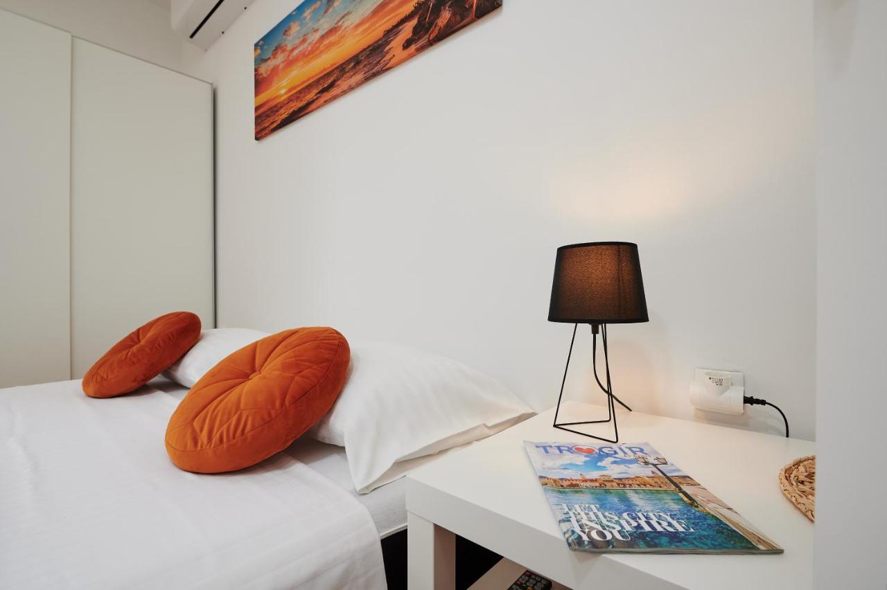 Apartmani Draga โตรกีร์ ภายนอก รูปภาพ